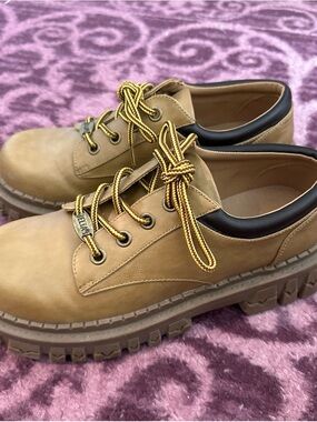 Delia’s x Dolls Kill Casual Lace-Up Chunky Sole Shoe in Tan